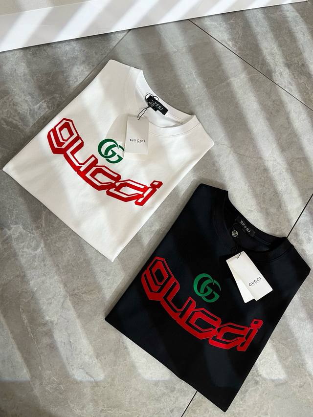 Gucc*古家 2025春夏新款男女同情侣款休闲宽松棉质圆领短袖T恤衫！贸易公司渠道稀出，同步官网发售 ！ 2025春夏最新系列，经典时尚设计元素，为全新系列注