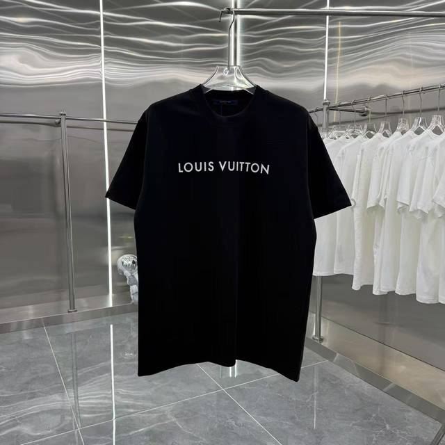 Lv 2025秋冬新款 320克定制面料 圆领短袖 烧花+美丽绒 男女同款宽松版 S M L Xl Xxl 五个码 颜色 黑色 白色