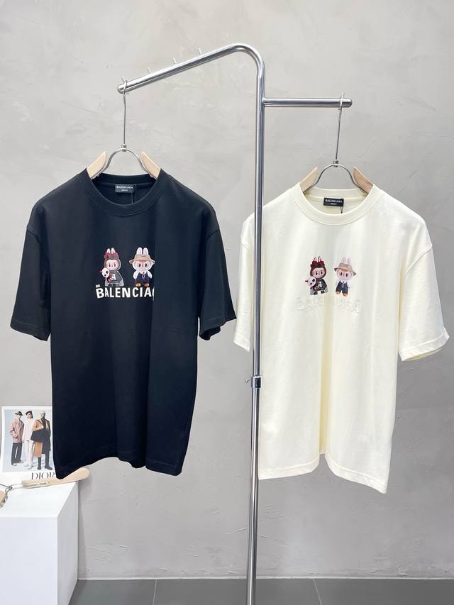 Balenciaga巴黎世家独家专供新款原单男士休闲短袖 高端定制 高端版本 时尚百搭爆款进口面料 手感超柔软细腻 穿着亲肤舒适 高端精品 代工厂P精细做工 上