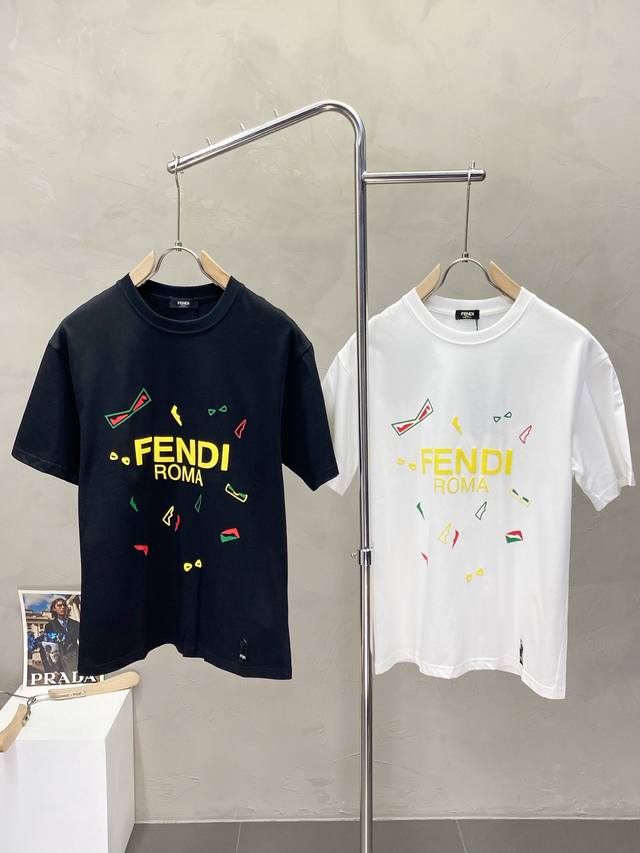 Fendi芬迪独家专供新款原单男士休闲短袖 高端定制 高版本 时尚百搭爆款进口面料 手感超柔软细腻 穿着亲肤舒适 高端精品 代工厂P精细做工 上身非常赞 男士必