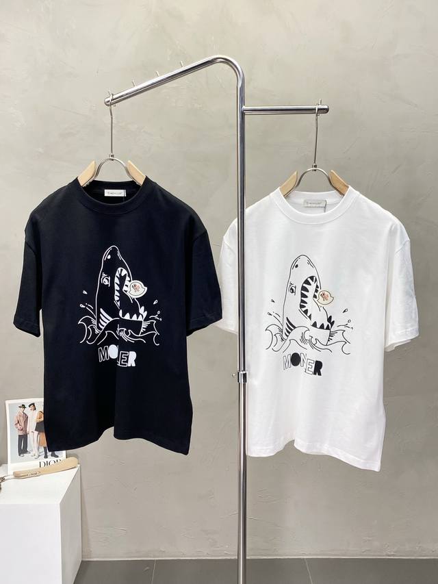 Moncler蒙口独家专供新款原单男士休闲短袖 高端定制 高版本 时尚百搭爆款进口面料 手感超柔软细腻 穿着亲肤舒适 高端精品 代工厂P精细做工 上身非常赞 男
