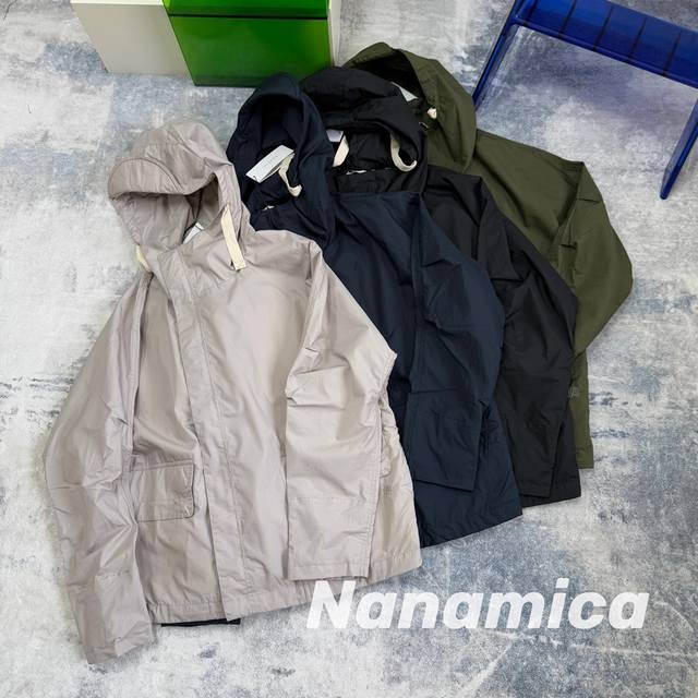 Nanamica Hooded Deck Jacket户外连帽防风防水M51冲锋衣夹克外套 涤棉混纺，防泼水，防风袖口，定色面料。 颜色 黑色 藏青 军绿 米灰