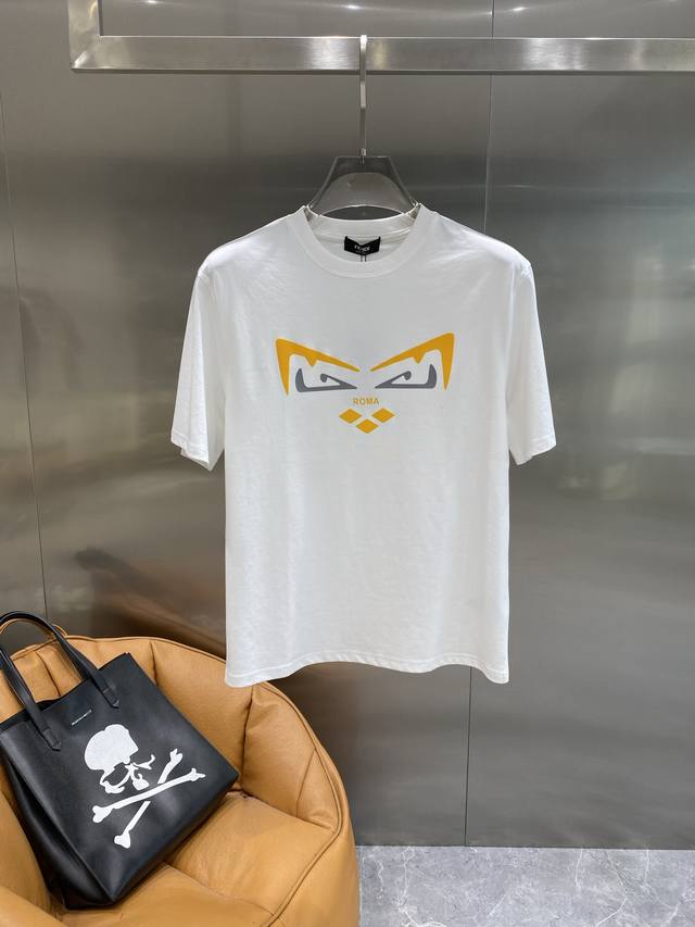 芬家 Fendi 短袖 经典小怪兽印花，黄与黑碰撞出潮酷感，“Roma”字样藏着品牌底蕴。街头与高级感融合，M-3Xl