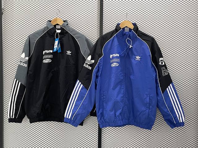 Adidas三叶草早春最热门大爆款！王安宇同款机车风夹克外套 也是今年Ad超级热门的一款外套！刺绣标 三标齐全 现货发 颜色 宝蓝色 黑灰拼 尺码Ｓ M Ｌ X