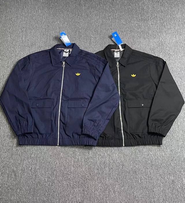 独家爆款 原相机实物拍摄 Adidas Originals阿迪达斯纯色金标刺绣品牌Logo翻领拉链长袖工装夹克外套Jennie同款 专柜定色定染 同款墨水蓝色面