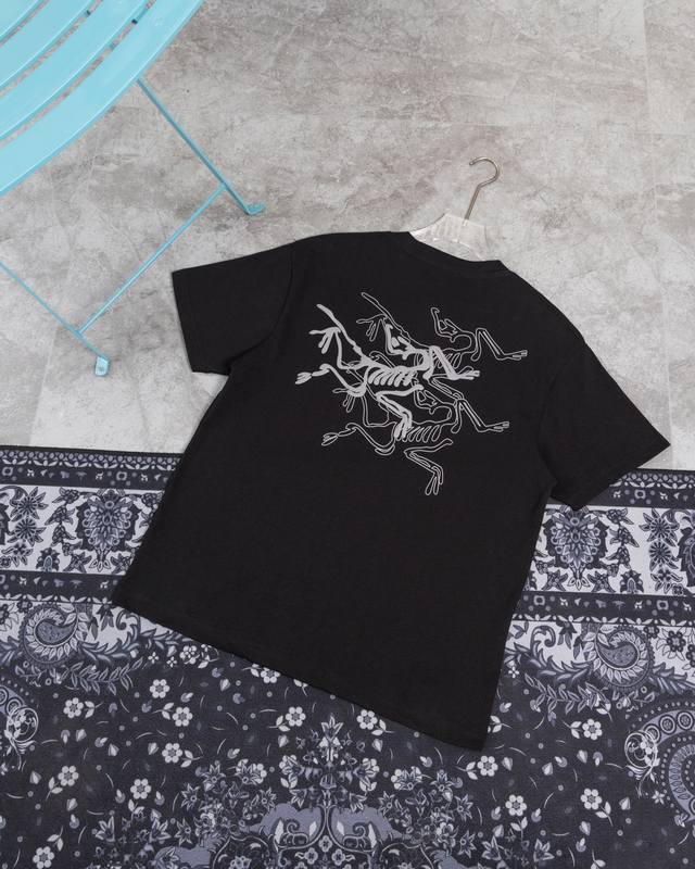 Ayc Teryx 始祖鸟儿 Fw短袖T恤 小鸟字母Logo短袖 面料：240克双纱高密度纯棉面料 - 工艺: 整件衣服采用精密压花工艺 - 男女同款均可驾驭