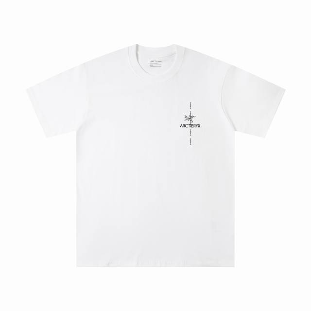 Arcteryx*始祖鸟 25Ss新款春夏圆领宽松基础印花短袖T恤 -面料：240克双纱高密度纯棉面料 - 工艺: 整件衣服采用精密压花工艺 - 男女同款均可驾