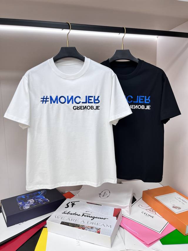 主推 Moncler 独家专供秋季新款蒙口时尚休闲圆领短袖，高密度320克纯棉面料，高级密针刺绣、高端欧版原单T恤，潮流时尚休闲半袖 透气舒适度高，细节无可挑剔
