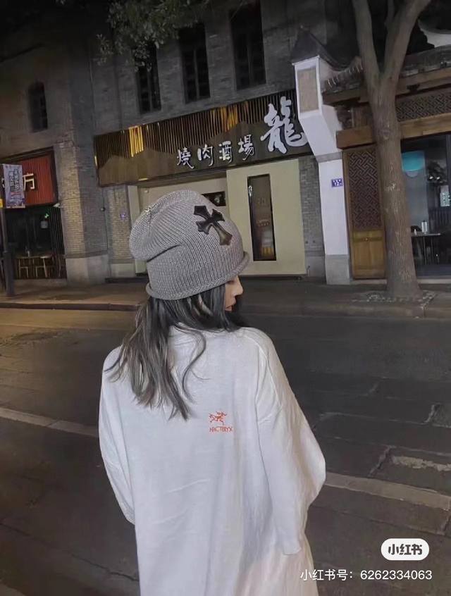 Arcteryx始祖鸟 X Jil Sander反光短袖 抖音 小红书 爆款 简单耐看的设计 Is 剪裁宽松风格 男女同款 情侣款 Oversize版型 尺码推