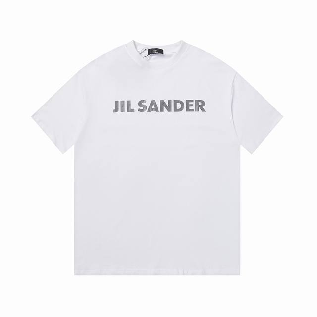 Arc’Teryxjil Sander 联名款反光Logo休闲短袖 始祖鸟近期绝对算是坐实潮流圈户外一哥的位子了 现在一件基础Logot恤也已经成了爆款！ 这件