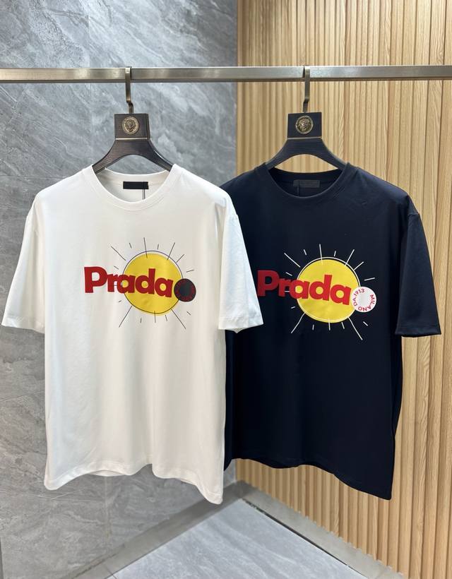 Prada 普拉达 2025年春夏新品上新 三标齐全 圆领短袖T恤 好货不用过多介绍 看细节 专柜码数：M-Xxxl 175 140建议L