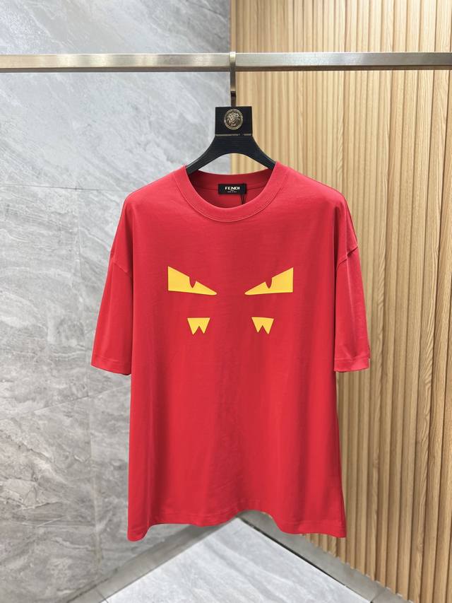 Fendi 芬迪 2025年春夏新品上新 三标齐全 圆领短袖T恤 好货不用过多介绍 看细节 专柜码数：M-Xxl 175 140建议M