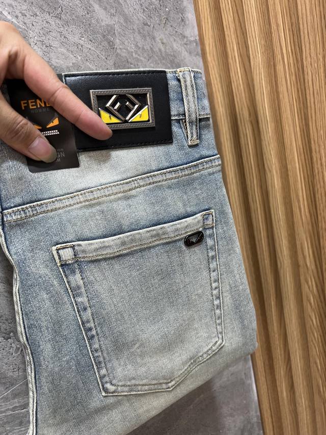 Fendi 芬迪 2025春夏新品 三标齐全 牛仔裤 好货不用过多介绍 看细节 专柜码数：29-38 175 140上身32码