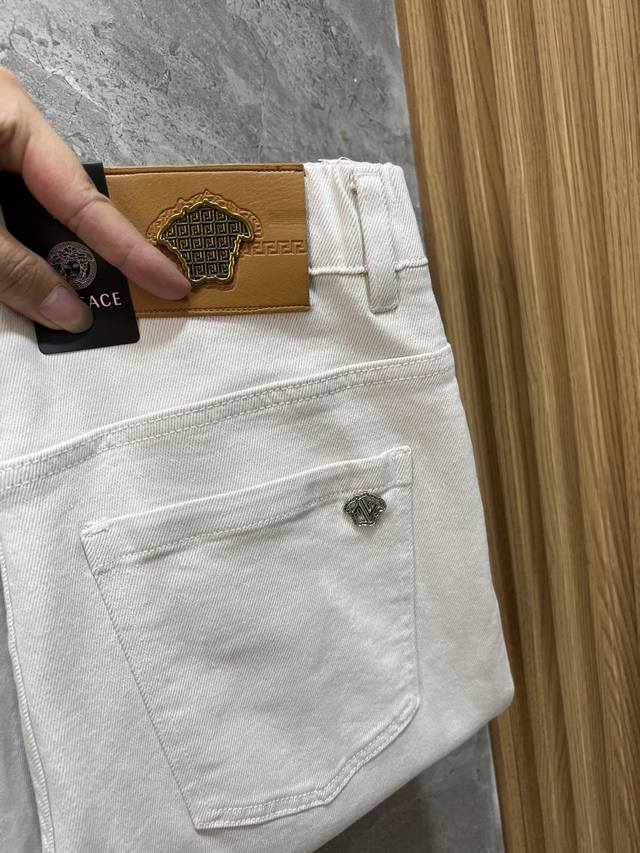 Versace 范思哲 2025春夏新品 三标齐全 牛仔裤 好货不用过多介绍 看细节 专柜码数：29-38 175 140上身32码