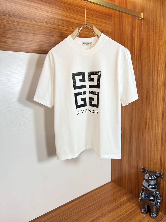 Give 纪梵希 2025春夏新品 三标齐全 圆领纯棉短袖T恤 好货不用过多介绍 看细节 专柜码数：M-Xxxl 175 140建议L