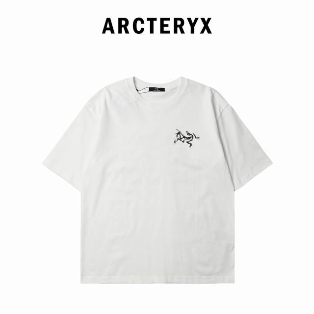 Arcteryx 始祖鸟 后背九宫格印花短袖T恤 前后胸字母涂鸦鸟双重设计短袖面料：240克双纱高密度纯棉面料 - 工艺: 整件衣服采用精密压花工艺 - 男女同