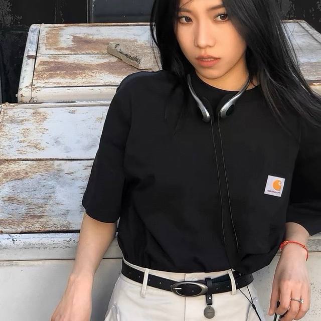 特价 卡哈特Carharrtt美式工装简约纯棉短袖T恤。Carhartt的标志性产品，纯色款，面料采用260G纯棉双纱材质，柔软亲肤，缝刻有品牌Logo，低调自