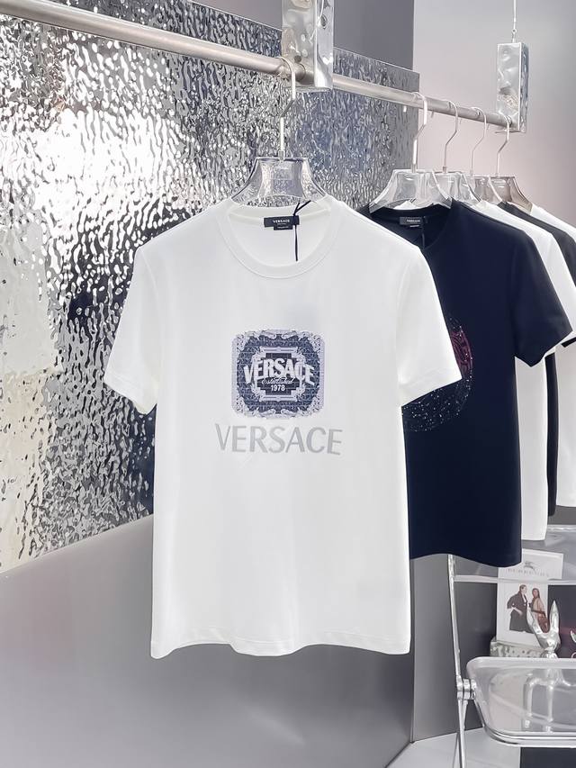 Yan Versac*范思家 2025Ss新款短袖圆领T恤，定制丝光棉面料，设计简单大方。范家经典Logo设计，低调奢华，高端手感柔软.穿着舒适.专柜级别精致车