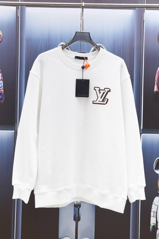 Lv路易 新款 圆领卫衣，高品质重磅440G滑爽纯棉洗水手感，前后高端真皮绣花、还原特殊工艺带来的潮流，定制定染 ，三标齐全 非市场普通版本 随意对比 品质绝对