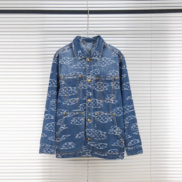Louis Vuitton Ss25 Lv云形提绣牛仔外套 面料：采用7*7织法 12.5盎牛仔棉。面料洗水后克重约为420克。 成衣洗水15件为一批使衣服受色