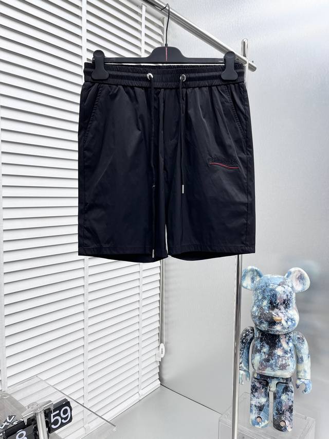 Balenciaga*2025夏季新款短裤，定制速干面料，质感软糯顺滑，面料舒服透气，上身又轻便，内里有内衬防静电，即使体闲穿上街也是型得很，夏季百搭单品！ 码