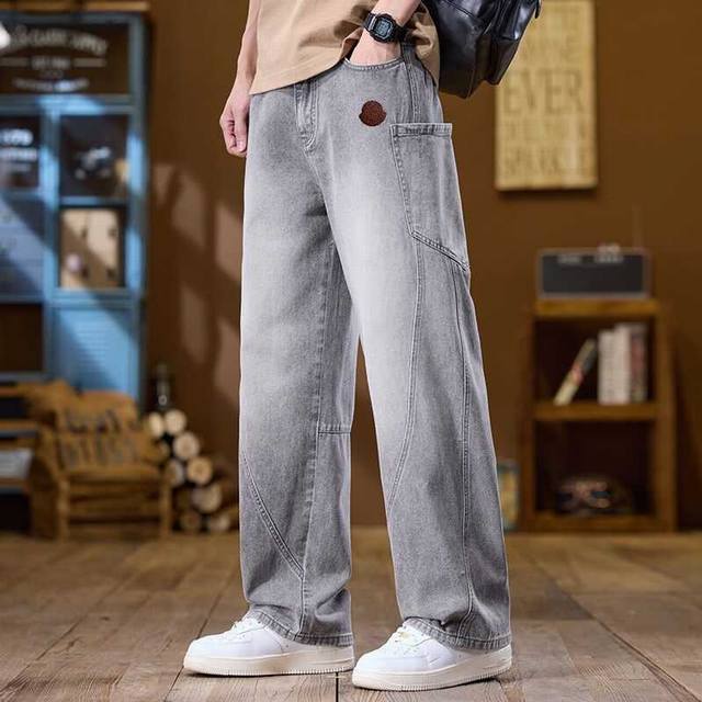 Moncler 蒙口春秋海外复古港风潮牌情侣款弯刀宽松纯色拼接大口袋牛仔裤。 Ins 小红书 微博爆款 网红上身带货～ 常青款牛仔裤 优选24Oz牛仔面料 大厂