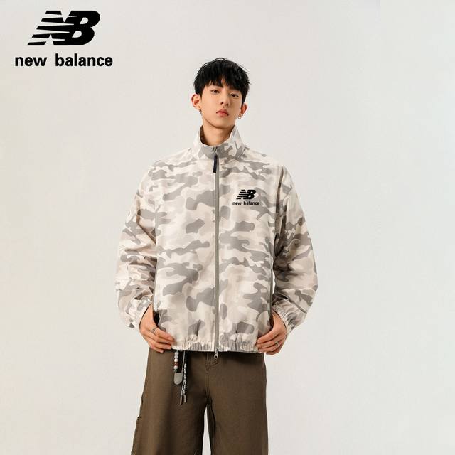 上新： 25年秋季新款新百伦New Balance夹克外套，男女同款，防风柔软舒适，强劲防风，简洁设计，经典印花Logo，透气、抗静电功能，能够应付格子恶劣环境