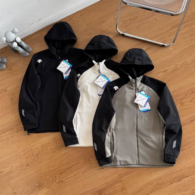 颜色；黑色，卡其色，白色， 尺码;M-3Xl Dst迪特春秋款训练运动男士新款针织外套款号：662408 高品质专柜同步 Training系列经典拉链款型设计长