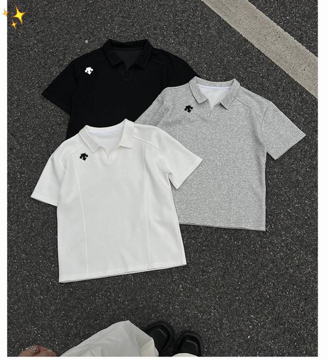 Descente迪桑特户外纯棉正肩拼接短袖T恤Polo衫早秋新品 一款好的Polo衫是夏季上班族男士们绕不开的经典单品！ 今天推荐大家的新款纯色短袖Polo衫！