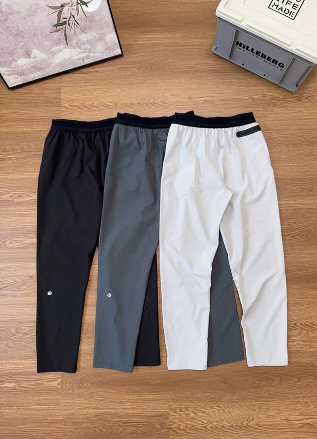 供 ，控 # Lululemon 露露新款轻量透气 户外运动 机能工装休闲裤 面料手感超级舒服！轻薄透气！ 高端立体裁剪设计，上身修身显瘦！运动灵活舒适！ 代工