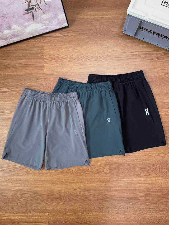 供 ，控 # 昂跑25夏季男士新款机能户外与城市休闲于一体的超强男士梭织速干短裤 裁剪版型拿捏的很好，修身但不紧身，有型不拖沓，一般身材穿在膝盖上方，所以对于这