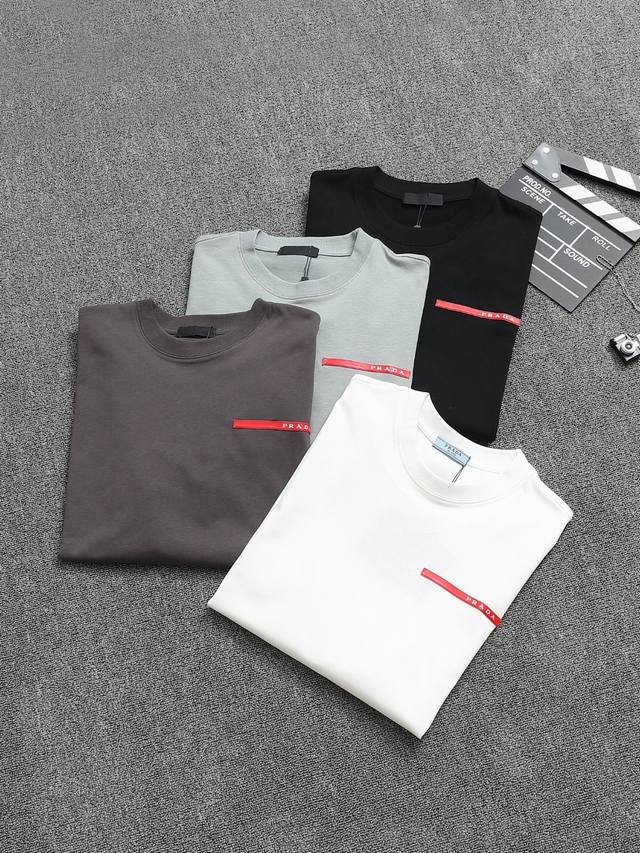 Prada 普拉达 25Ss 工艺:立体红标+精美五金纯棉短袖T恤！双纱 32支 260克 手感定制棉，面料柔软舒适，全新设计灵感，极具时尚代表性！手感舒适透气