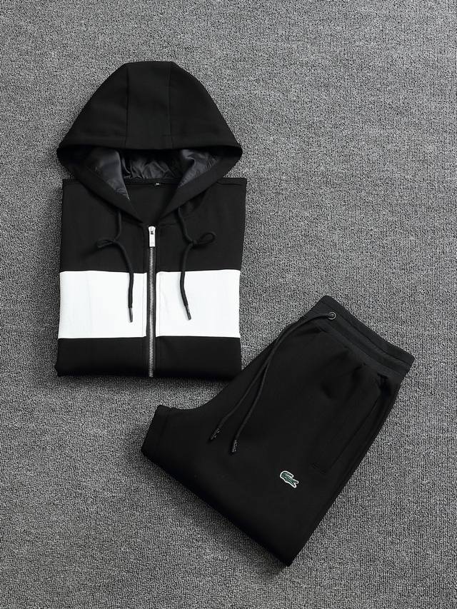 鳄鱼 套装 工艺：刺绣拼接Logo 颜色：图片色 面料：高品柔软舒适 尺码：M-3Xl 无性别区分 男女同款 上衣裤子 套装不单独出售
