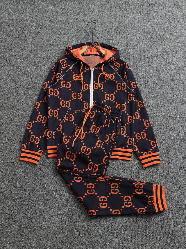 古驰Gucci连帽套装 工艺：提花定制 颜色：图片色 面料：高品柔软舒适 尺码：M-3Xl 无性别区分 男女同款 上衣裤子 套装不单独出售