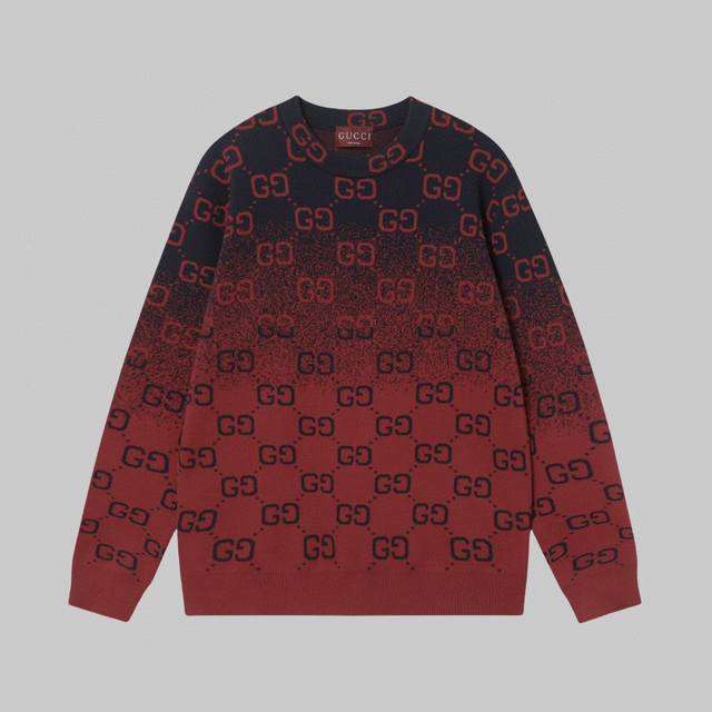 高品质 Gucci古驰渐变满印Logo图案针织毛衣 Gg图案呈现别出心裁的色彩和组合。这款常规版型针织套衫以Gg渐变效果羊毛提花面料匠心打造，配以同色调罗纹滚边