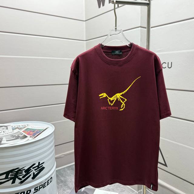 Arc'teryx Jilsander始祖鸟短袖 2025春夏新款 小鸟系列字母Logo印花短袖T恤衫 采用定制300克双纱纯棉面料 男女同款 休闲百搭 颜色：