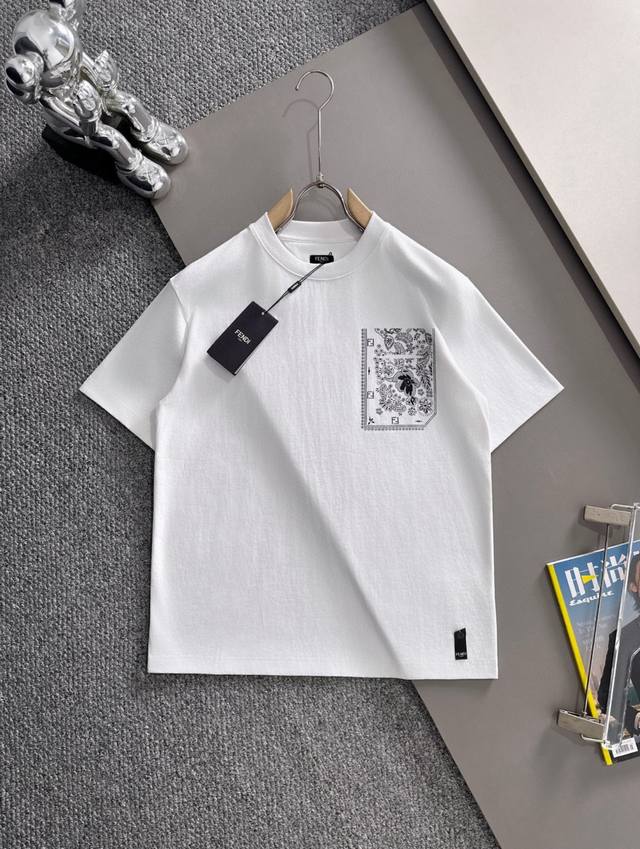 芬迪Fendi 2025新款男士圆领短袖T恤 高版本 高品质 300G 甄选优质高端面料 做工精细 独特设计 代工厂P出品， 送人自己穿都非常显档次， 亲肤透气