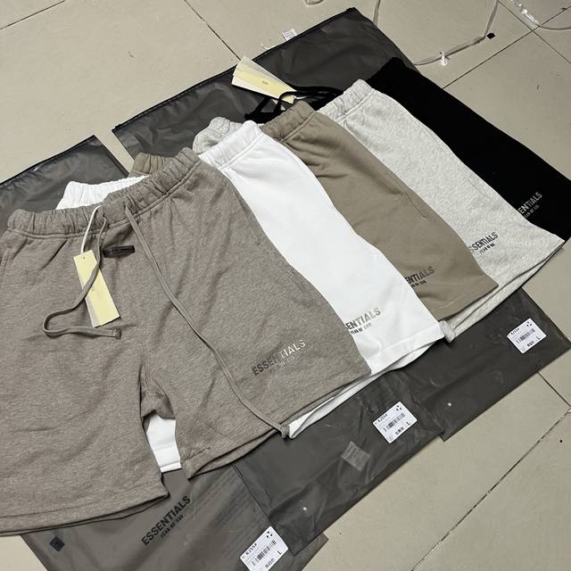 新品 Essentials Fear Of God 拉丝字母压花Fog百搭休闲短裤运动裤 款号：K253# 颜色：黑色 白色 麦岩灰 深麦灰 木棕色 码数：S