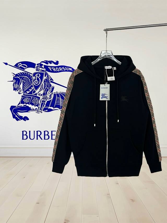 高品质] Burberry 巴宝利秋冬新款450克纯棉水洗袖子格子拼接+胸前马术刺绣工艺情侣款连帽卫衣 战马Logo经典精致升级，灵感源自八十年代复古 原版面料