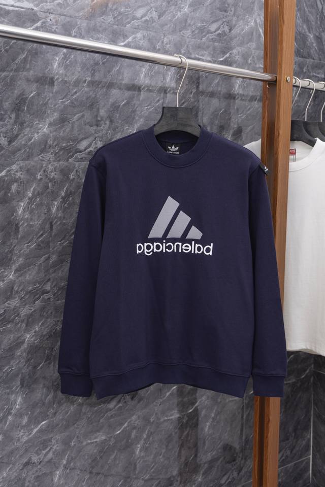 款号J030 Balenciagaadidas 巴黎阿迪联名刺绣字母卫衣 采用460克纯棉毛圈面料 走线清晰 原单定制1:1线条流畅而细腻 手感质感更佳 不易变