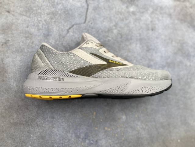 公司级Brooks布鲁克斯 Adrenaline Gts 24跑鞋 缓震马拉松氮气慢跑鞋 货号:110437 1D 084 尺码:36 36.5 37.5 38