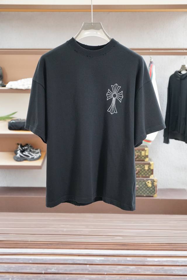 2025Ss系列新品 克罗心 高克重370克，时尚圆领短袖高级定制百搭款式！更有实用感 任何人都可以轻松驾驭 采用经典双丝光面料工艺 奢华经典品牌字母Logo设