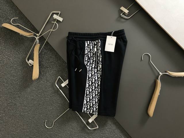 Dir*合身版型S-Xl 25最新款提花拼接高工艺重磅短裤，高端品质专柜原单圆领短裤，顶级制作工艺进口面料，专柜款独特设计，采用进口高端订制进口丝线手感一流！官