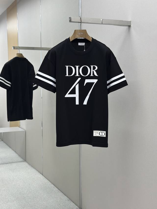 Dior 25Ss春夏新款首发专柜最新款短袖圆领T恤 高端订制 设计前卫时尚！品牌Logo重工艺设计 高端定制230克面料.手感柔软.穿着舒适.专柜级别精致车线