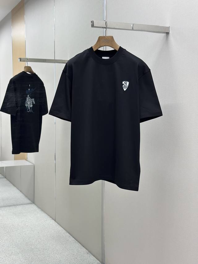Burberry 25Ss春夏新款首发专柜最新款短袖圆领T恤 高端订制 设计前卫时尚！品牌Logo重工艺设计 高端定制230克面料.手感柔软.穿着舒适.专柜级别