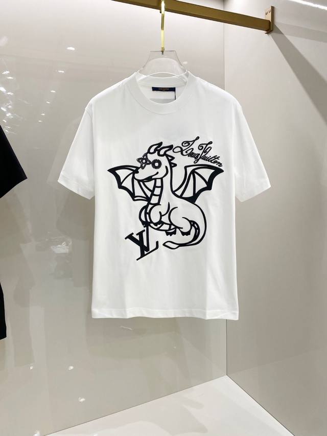 Lv 2025早春 最新款短袖T恤，原标 定制面料，手感柔软，穿着舒适，做工精细.上身效果无敌帅气， 码数 S-2Xl