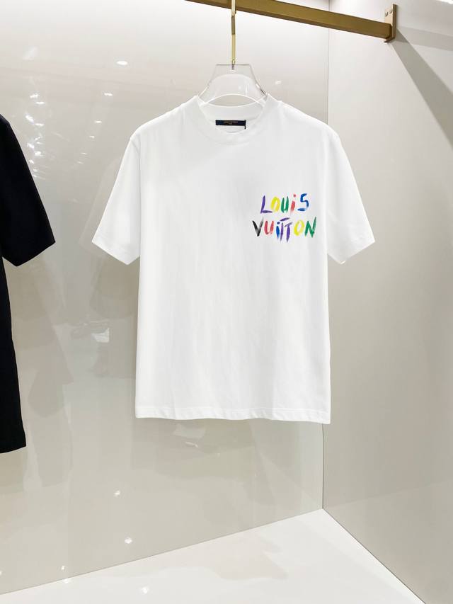 Lv 2025Ss春夏新款棉质圆领短袖T恤 胸前后背手绘涂鸦工艺 顶级丝光棉面料定制 标准版型 黑 白 两色 男女同款 码数：S M L Xl Xxl