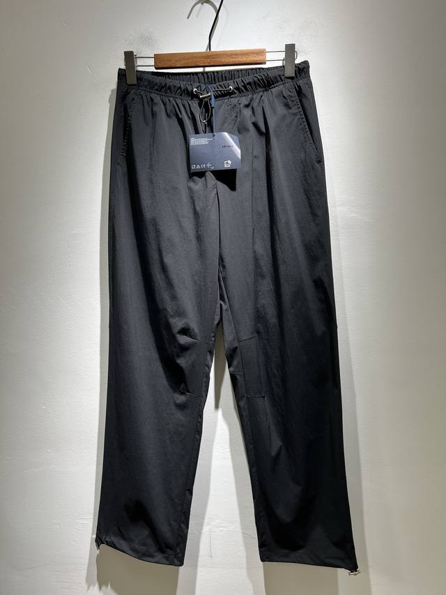 Pra*Da普*达 2025秋冬新款男士休闲休闲裤，高端品质之选 一款休闲裤兼备的百搭裤装，也是男士衣橱里不可缺少的搭配神器，属于实穿型的经典款式！整条休闲裤的