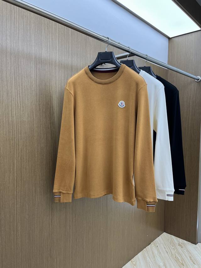 秋冬 Mon 秋冬Moncler打底衫 选用德绒小条 面料细腻柔软上身舒适 Fjj简约时尚 适配商务、休闲等多种场合 码数：48-56