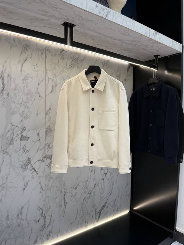 Zegna 秋款2025最新款时尚设计师款夹克外套.处处细节显工艺足够的高级 结构性剪裁的设计改变来展现男士多样的形象变化，修身利落、剪裁合体，满足时下正流行的